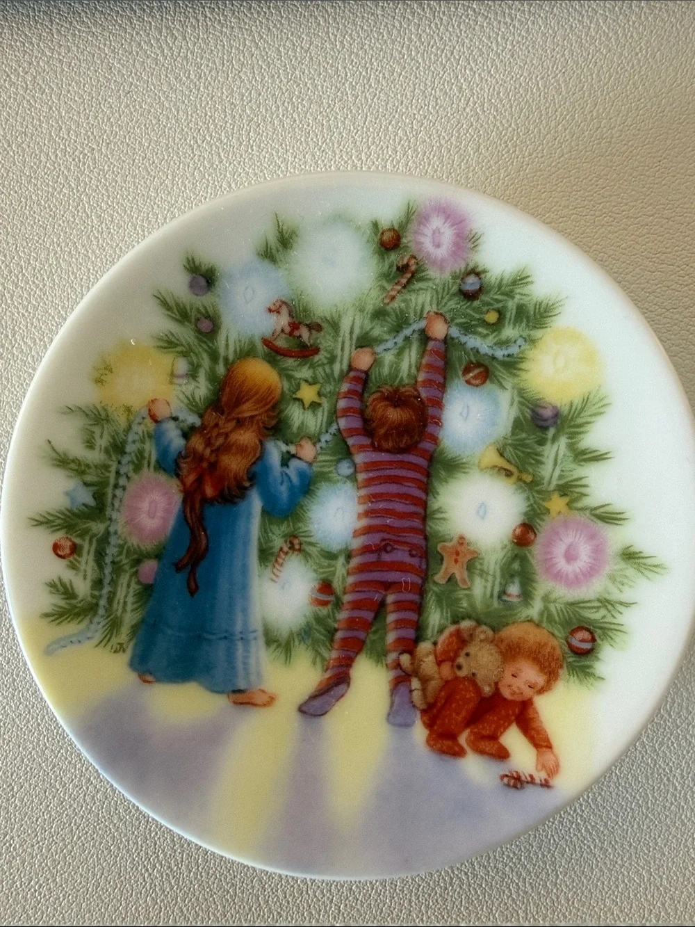 1987 Hallmark Vintage Holiday Butter pat keepsake.